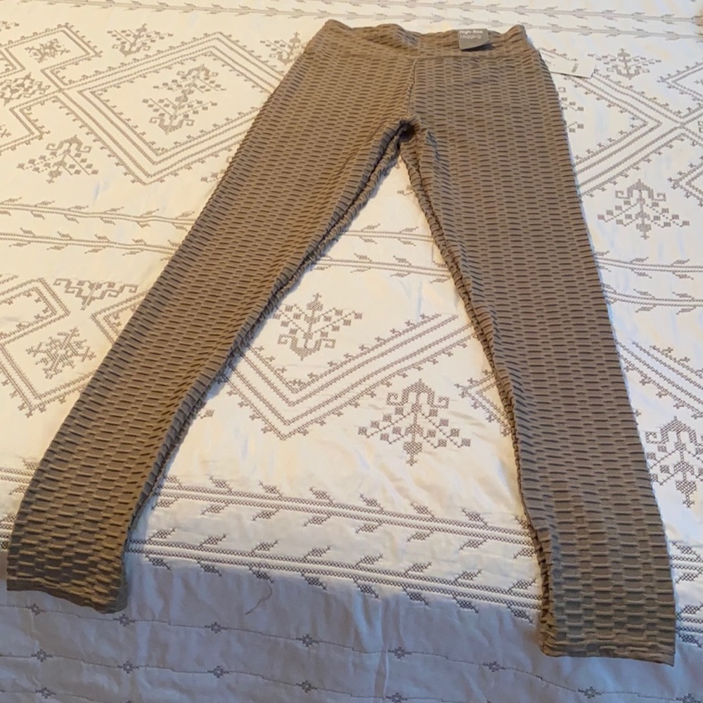 New scrunched booty leggings